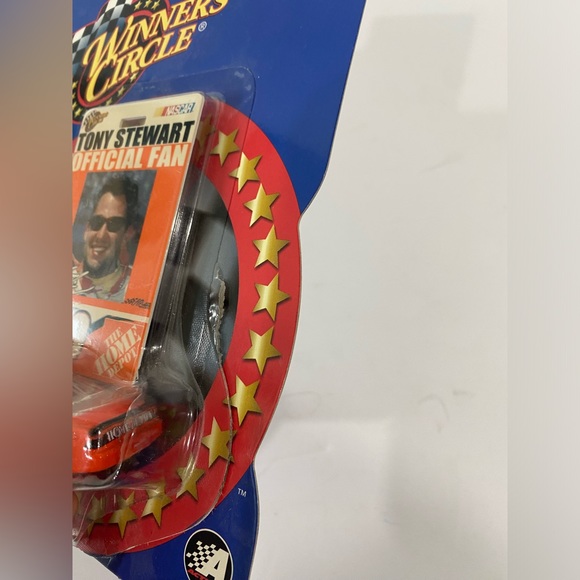 2002 NASCAR Winners Circle 03218 Tony Stewart #20 Pit Pass Preview 1:64 - Picture 3 of 4